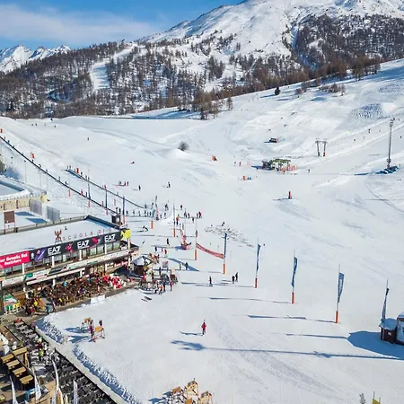 Hermitage - Close To Pistes - Happy *
